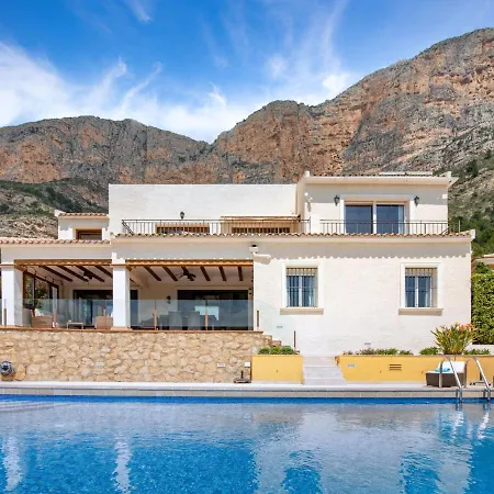 Centauro Villa Montgo